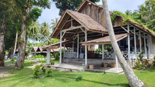 Aed väljaspool majutusasutust Pristine Paradise Dive Resort - Togean Islands, Una Una