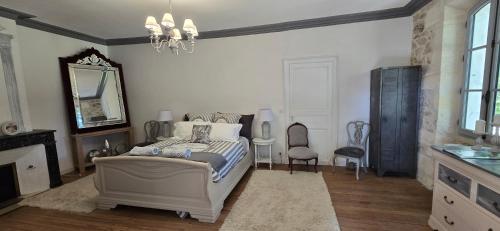 Ένα ή περισσότερα κρεβάτια σε δωμάτιο στο Le Clos Réaud