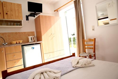 Ένα ή περισσότερα κρεβάτια σε δωμάτιο στο Kappatos Studios & Apartments