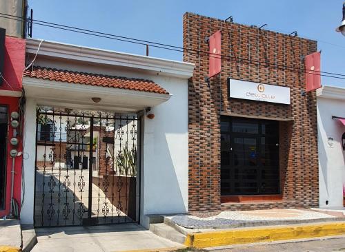 a brick building with a gate in front of it at Hotel Del Valle, Tecamachalco in Tecamachalco