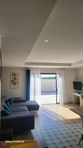 Villa moderne avec Piscine et cuisine extérieure