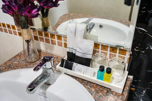 a bathroom counter with a sink and a sink at La Casona- Phú Mỹ Hưng in Ho Chi Minh City