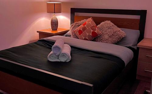 Postel nebo postele na pokoji v ubytování Rustic, Retreat, Central, 1BR