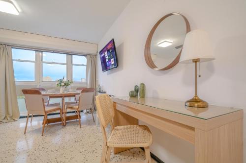 Télévision ou salle de divertissement dans l'établissement Condado Ocean Front San Juan by PH