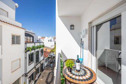 une vue depuis le balcon d'un appartement à Sorrente dans l'établissement Casa Mary, à Lagos