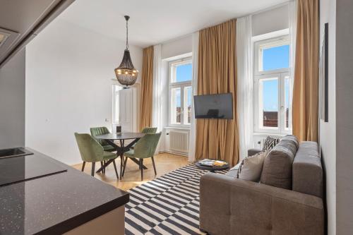a living room with a couch and a table at sgrafit apartments - Self Check-In in Retz