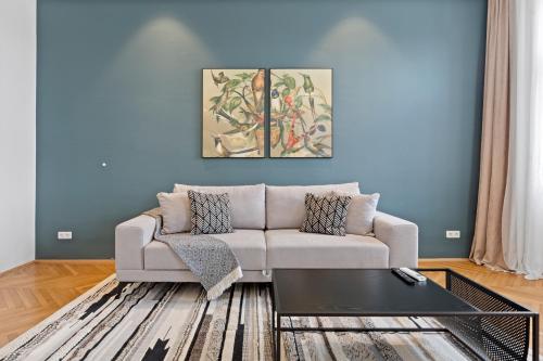 a living room with a couch and a table at sgrafit apartments - Self Check-In in Retz