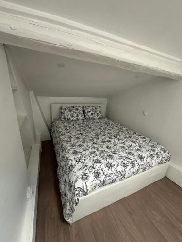 Photo de la galerie de l'établissement Appartement sans vis à vis à 100m place du marché, à Saint-Germain-en-Laye