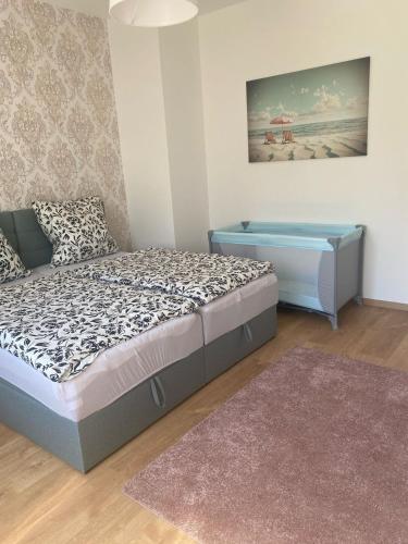 a bedroom with a bed and a table and a rug at Heisenberg 4 Personen Familienfreundlich in Markranstädt