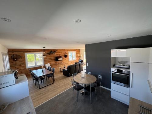 Logement 6 couchages, 3 chambres , jardin , parking , fibre , proche port et commerces