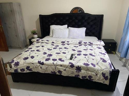 Uma cama ou camas num quarto em JD Hotel
