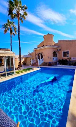 Casa Valdi, fantastic 4 bedroom house with private,heated swimming pool and barbecue