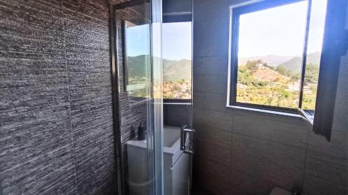 Ένα μπάνιο στο Casa da Laija - Andar de Moradia - Gerês - Vistas rio