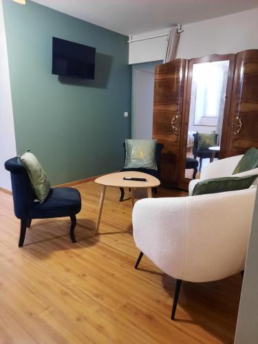 Μια τηλεόραση ή/και κέντρο ψυχαγωγίας στο Chambres d'hôtes Ferme LAPINE