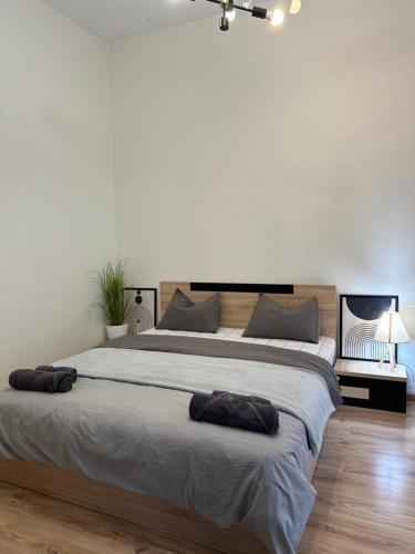 Posteľ alebo postele v izbe v ubytovaní Charcoal Thirteen Apartment
