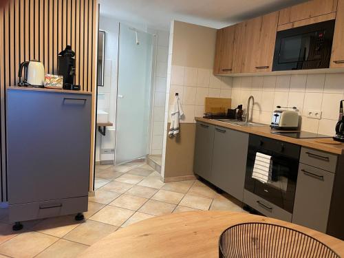 a kitchen with a sink and a counter top at Modernes City-Apartment mit Parkplatz in Paderborn in Paderborn