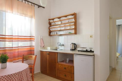 Dapur atau dapur kecil di Haris Apartments