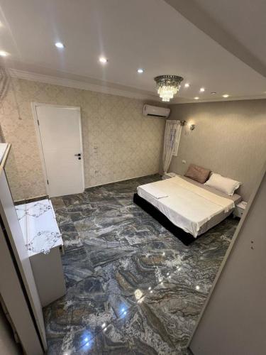 Ένα ή περισσότερα κρεβάτια σε δωμάτιο στο Pyramids View Apartment