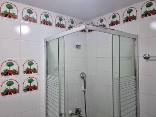 a shower in a bathroom with a glass door at Blue Note House in Asos