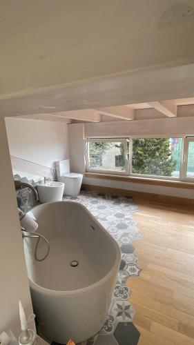 a large bathroom with a tub and two toilets at Villa Saracena in Francavilla al Mare