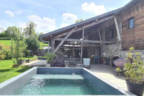 Maison de charme et de loisirs entre lac et monts