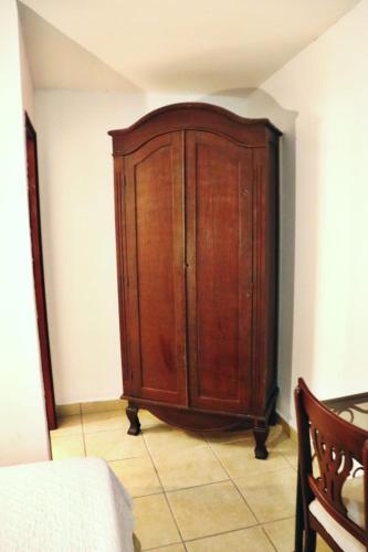 a wooden cabinet in the corner of a bedroom at Villa Fontana Nesthost Stays in Managua