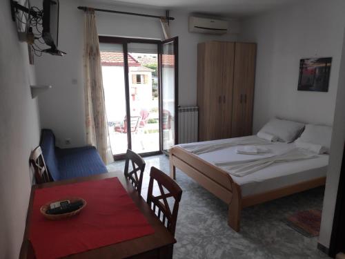 Postel nebo postele na pokoji v ubytování Džodžo Apartments