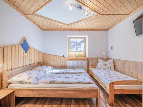 Postel nebo postele na pokoji v ubytování Bergzeit