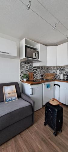 superbe studio avec piscine, ascenseur et accès direct sur le port