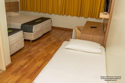 Postel nebo postele na pokoji v ubytování VOA Hotel Caxambu