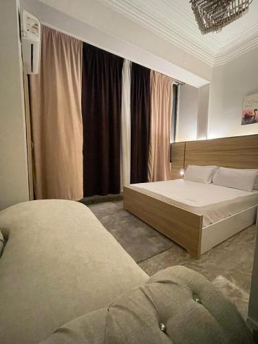 Ένα ή περισσότερα κρεβάτια σε δωμάτιο στο Abdeen palace view Hotel