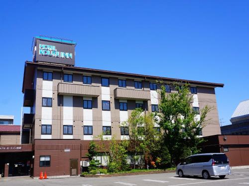 a building with a van parked in front of it at Hotel Route-Inn Court Kashiwazaki in Kashiwazaki