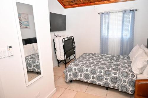 Una cama o camas en una habitación de Nadiyah's Escape