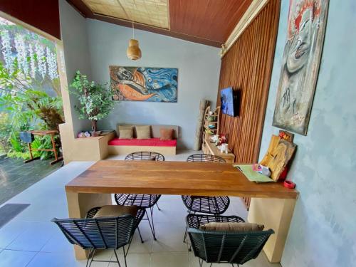 a dining room with a wooden table and chairs at Pranajaya loka villa in Tejakula