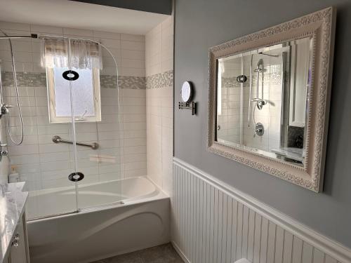 Ένα μπάνιο στο Vieux Beloeil appartement free Parking