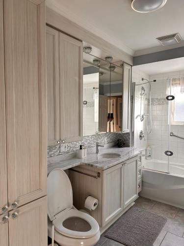 Ένα μπάνιο στο Vieux Beloeil appartement free Parking