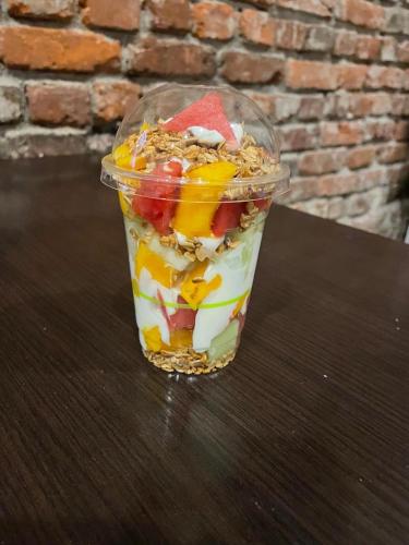 アパートメントの敷地内または近くでの食事または食べ物
