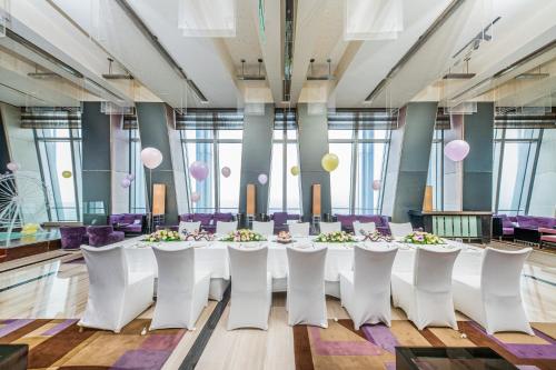 Un restaurante u otro lugar para comer en China World Summit Wing, Beijing