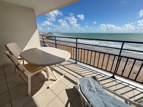 Appartement 2 étoiles face plage avec garage privatif