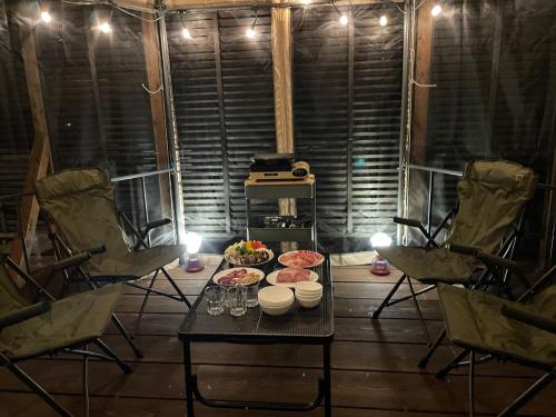 Jídlo v luxury tent nebo okolí