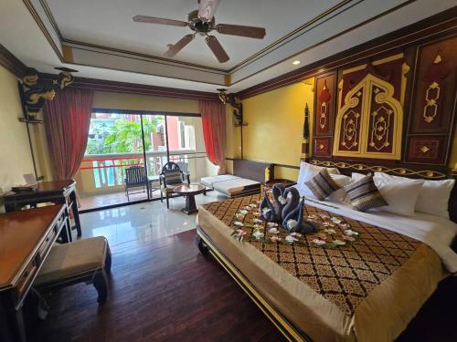 Postel nebo postele na pokoji v ubytování Ayodhaya Palace Beach Resort - SHA Plus certified