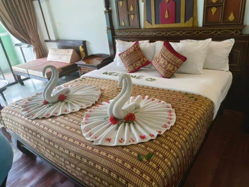 Postel nebo postele na pokoji v ubytování Ayodhaya Palace Beach Resort - SHA Plus certified