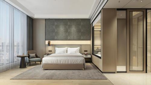 a bedroom with a bed and a desk and a chair at Hotel Anda China Malabo in Malabo
