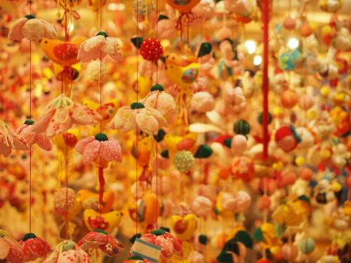 a bunch of stuffed animals hanging from a wall at 御宿ゲストハウス 海おやぶん in Onjuku