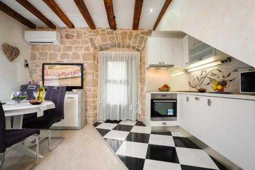 Apartment and Room Nona Stella