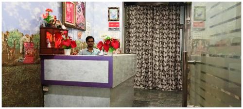 Hosté ubytování A PREMIUM HOTEL N A N D # P A L A C E - Near Sri Krishna Janambhoomi - Mathura Railway Juction - Parking and Wifi Facilities - Air Conditioning Luxury Room - A Top Rated Four Star Hotel