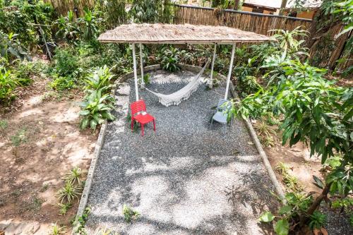 Zahrada ubytování JIVA Nest Self-Service Tiny Home in Rainforest Nest with Kitchen - WiFi, Monkeys, Bats!