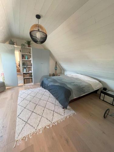 Ένα ή περισσότερα κρεβάτια σε δωμάτιο στο Maison de vacances Loctudy