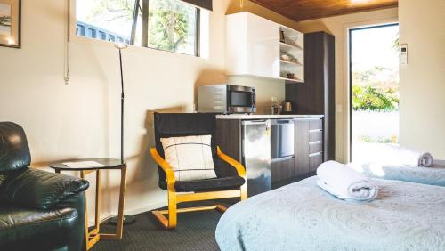 Una cocina o cocineta en CBD Accommodation - Clyde