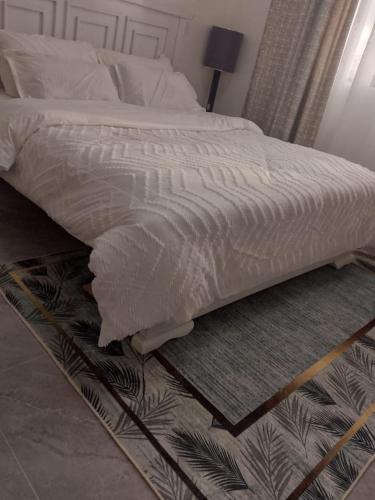 Katil atau katil-katil dalam bilik di Secure Modern Kilimani Apartment With Panoramic View